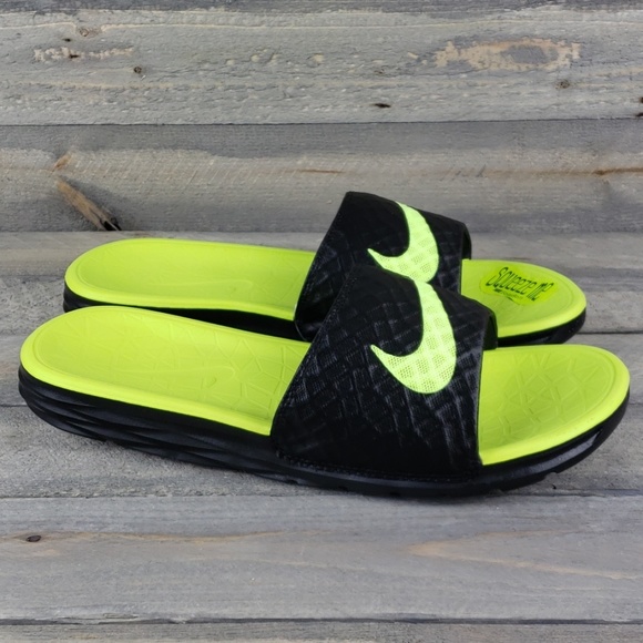 nike unisex black & green benassi solarsoft flip flops